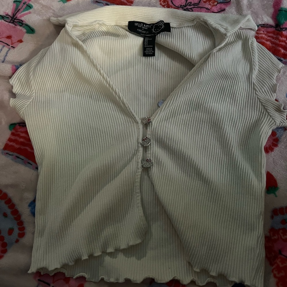 Cute white top with hello kitty buttons